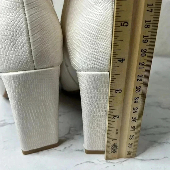 Journee Collection Sarla Bootie 8 - Picture 8 of 13